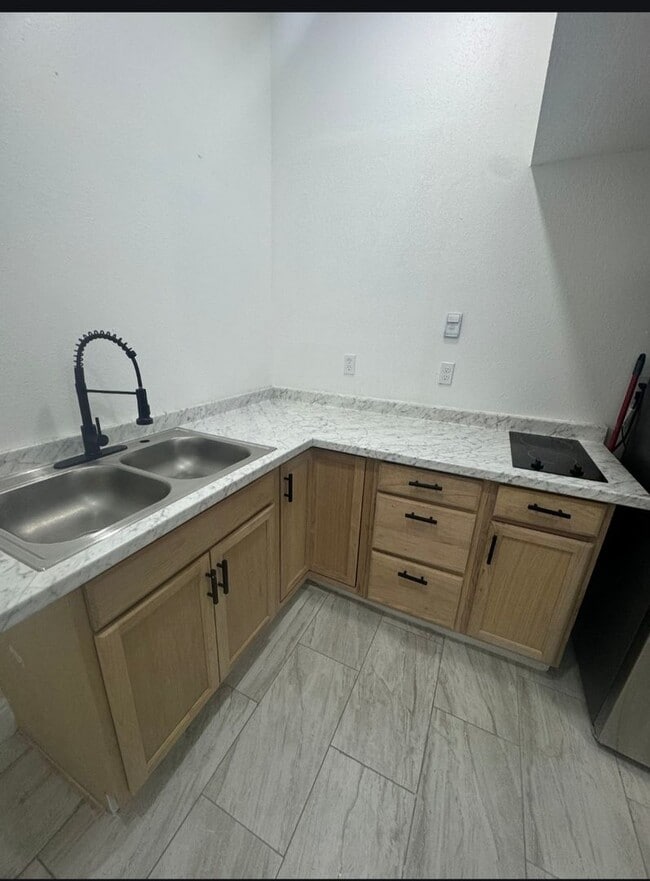 Foto del edificio - Efficiency in Lehigh ALL UTILITIES INCLUDED!!!