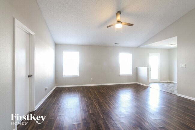 Foto del edificio - 9762 Trail Dr