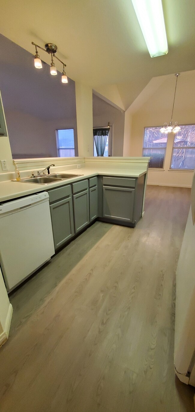 Building Photo - 1301 Nightshade Ln