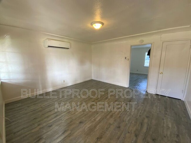 Building Photo - 3461 E McKinley Ave