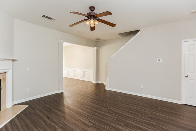 Foto del edificio - 2044 Lakeshore Overlook Dr