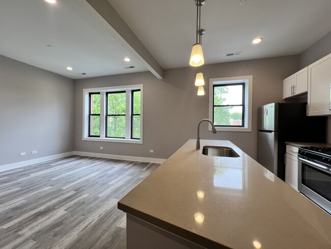 Building Photo - 2053 W Iowa St