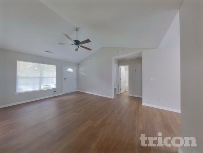 Foto del edificio - 113 E Panther Creek Rd