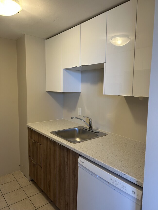 Photo du bâtiment - 1157-1157 Tower Rd