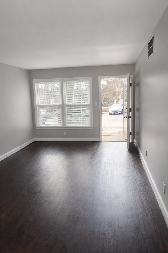 Building Photo - 2810 Pelham Pl