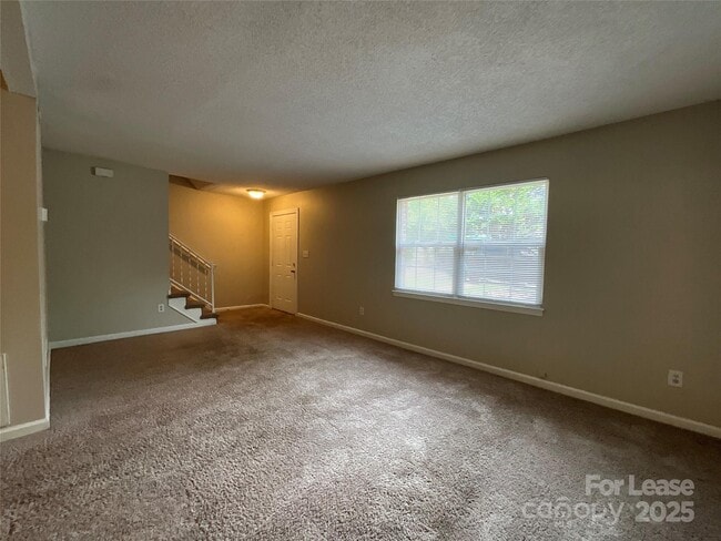 Building Photo - 8913 Hunter Ridge Dr