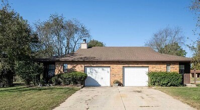 Building Photo - 303 Campus Dr