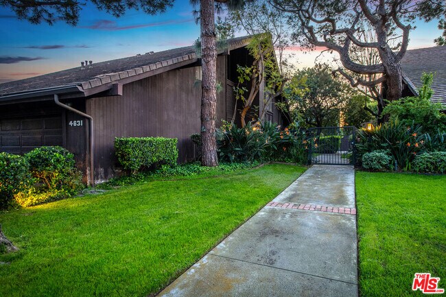 Foto del edificio - 4635 N Clybourn Ave