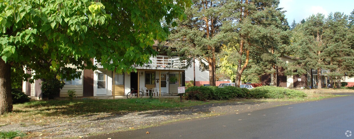Building Photo - 805-875 Gerth Ave NW