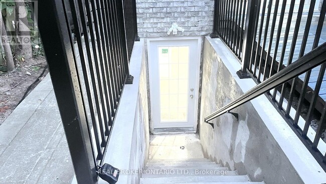 Building Photo - 8 Rainsford Rd