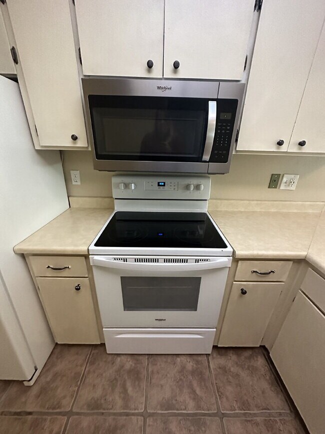 Foto del edificio - Townhome in non-age restricted area of Green Valley