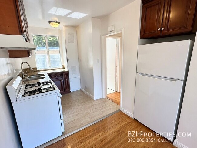 Building Photo - Beautiful 1Bedroom 1Bathroom In Prime West...