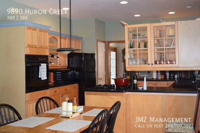 Foto del edificio - FULLY FURNISHED VICTORIAN STYLE HOME ON 2....