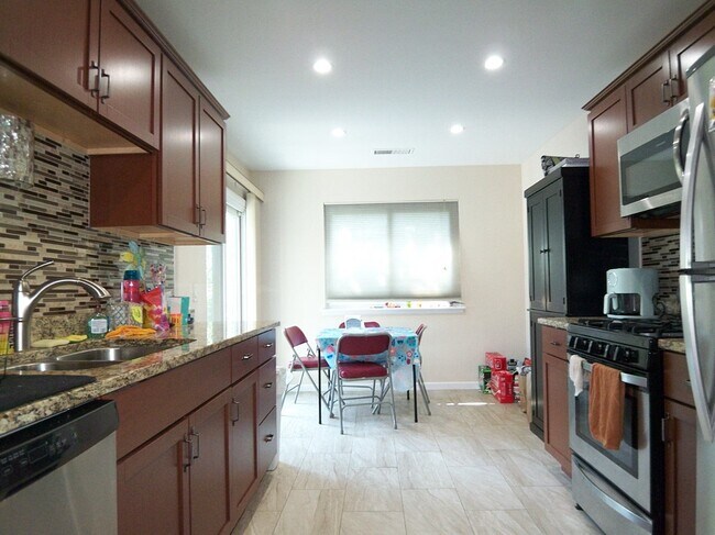 Building Photo - 288 Pembridge Ln