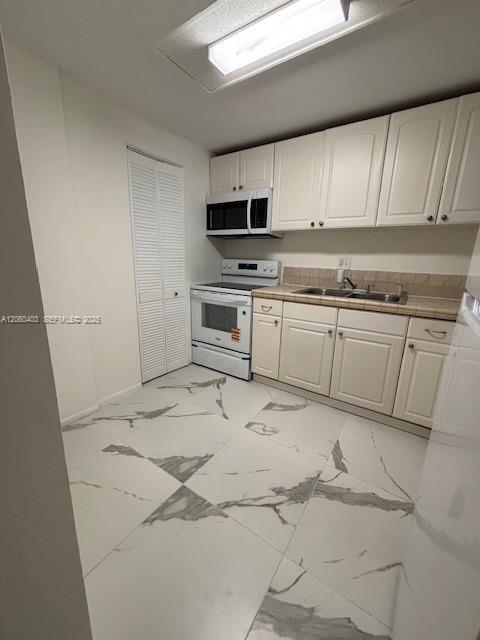 Foto del edificio - 7900 S Colony Cir