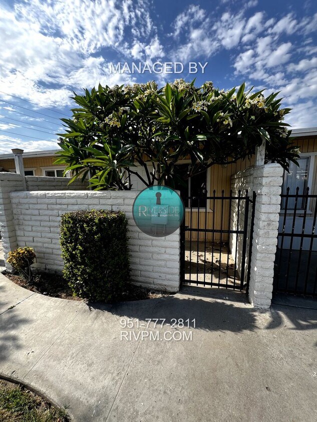 Primary Photo - 1221 Villa St