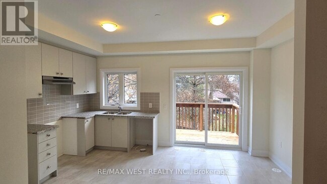 Building Photo - 35 Marret Ln