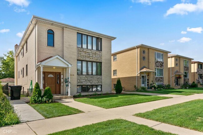 Foto del edificio - 6215 W Lawrence Ave
