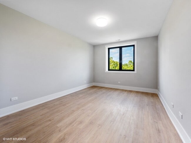 Building Photo - Clark Apartments