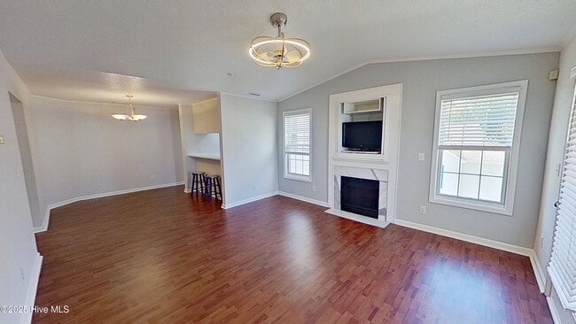Building Photo - 713 Clearwater Ct