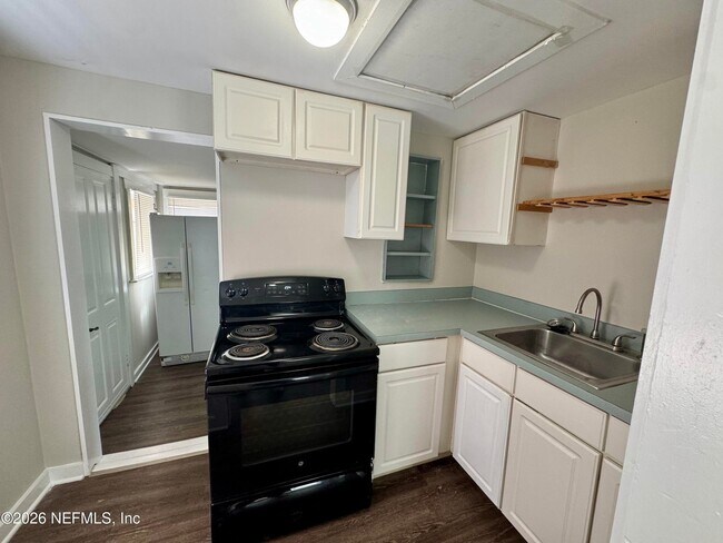 Foto del edificio - 3673 Randall St