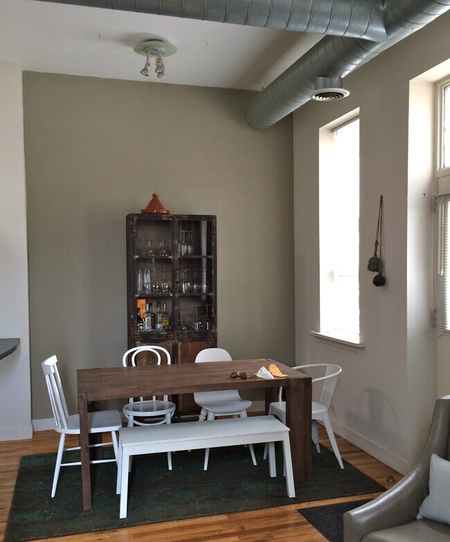 dining room (uncluttered) - 1906 N Hermitage Ave