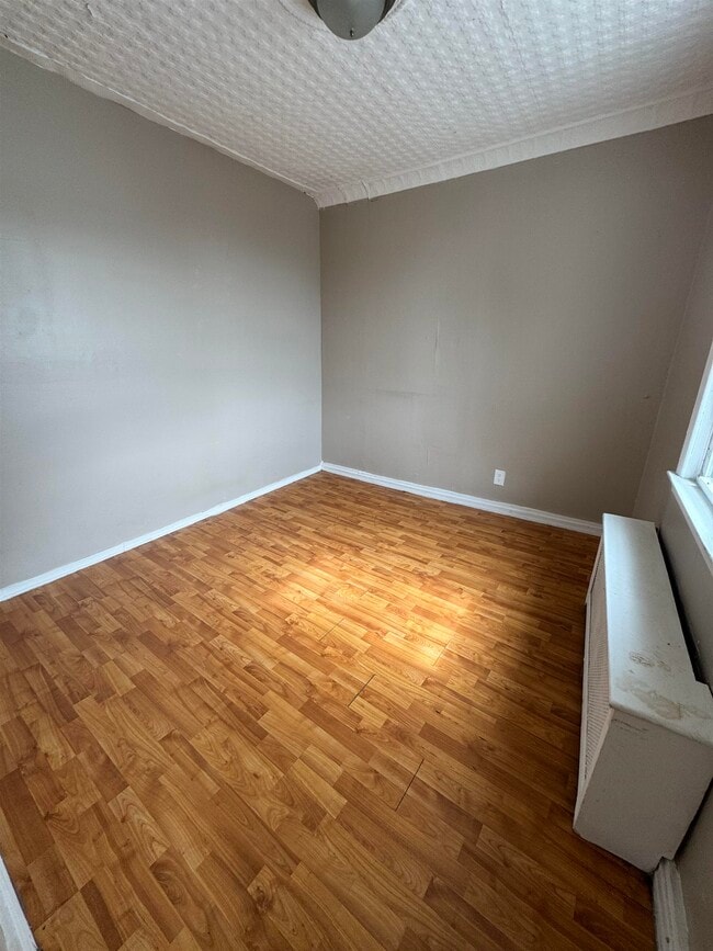 Building Photo - 36 Spruce St