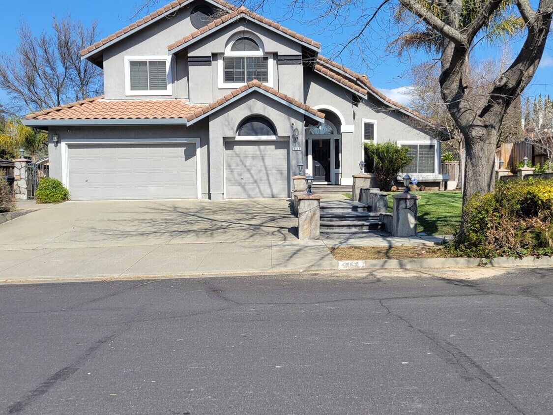 Primary Photo - Beautiful Home!