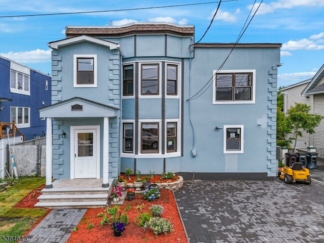 Photo - 70 Bruno St House