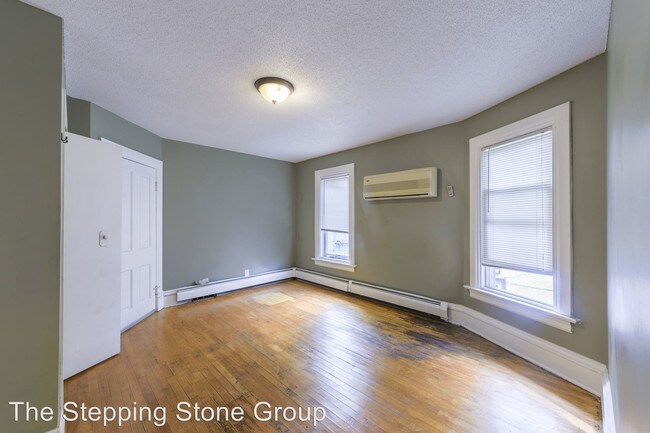 Foto del edificio - 681 Lowry Ave NE