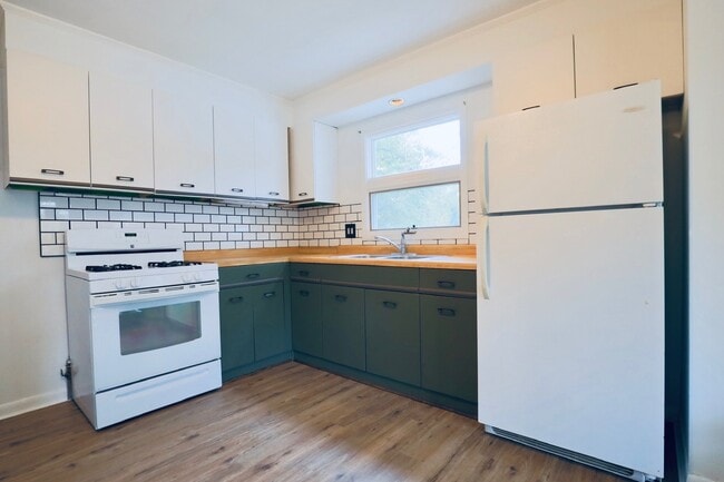 Foto del edificio - 423 Lawrence Ave