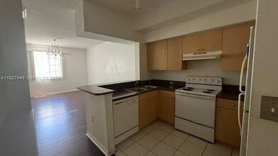 Building Photo - 2965 NE 185th St