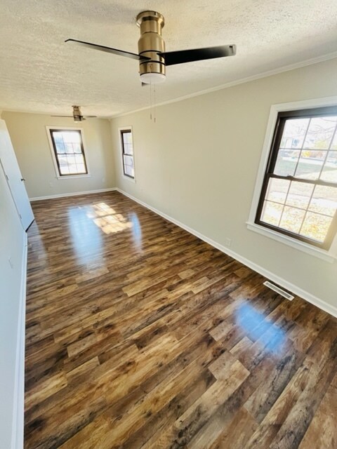 Building Photo - 49 Fowler Ln