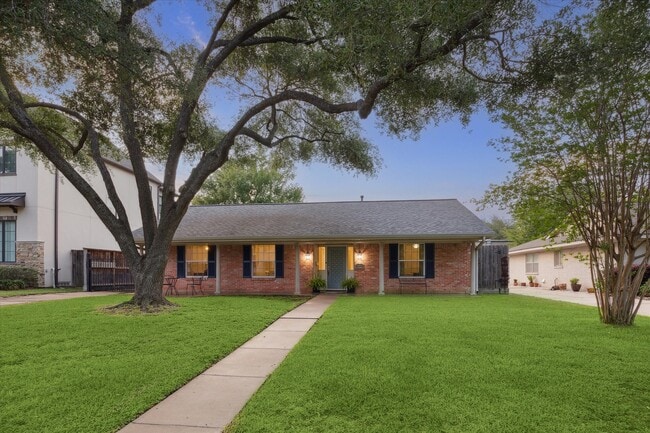 Building Photo - 10826 Lasso Ln