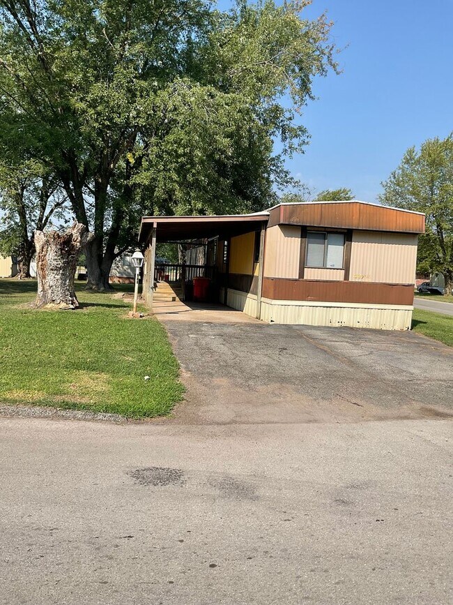 Building Photo - Nice 2 bedroom 2 bath mobile  home with a ...