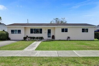 Building Photo - 5811 SW 95th Ct