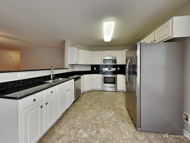 Building Photo - 252 Cambridge Dr