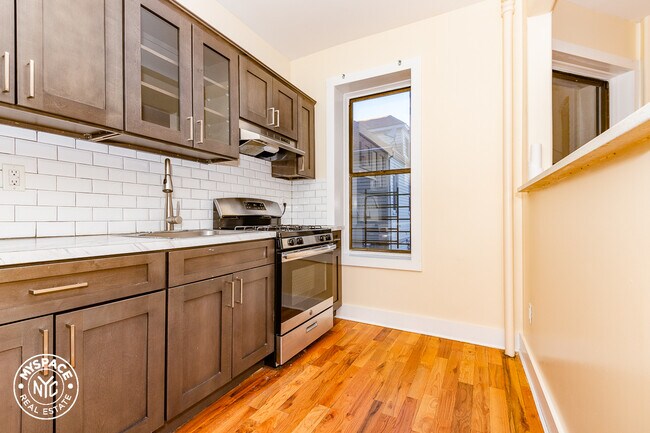 Building Photo - 701 Avenue C