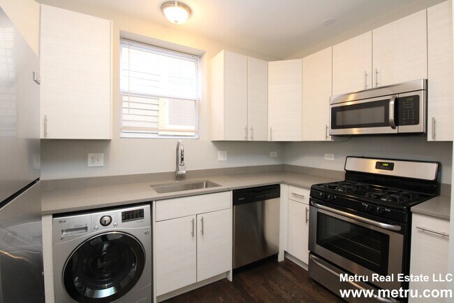 Foto del edificio - 2130 N Sawyer Ave