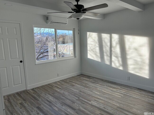 Building Photo - 590 Denslowe Dr