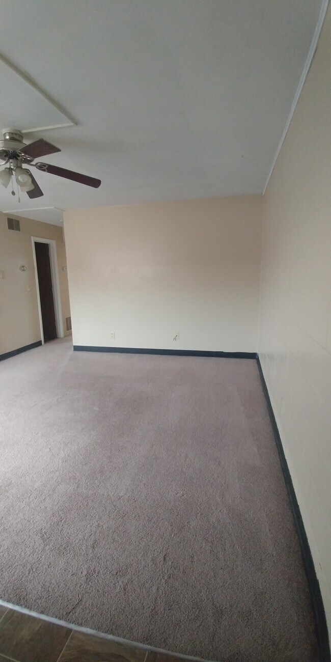 Village/Campus/College Apartments Apartments 1210 Cottonwood St