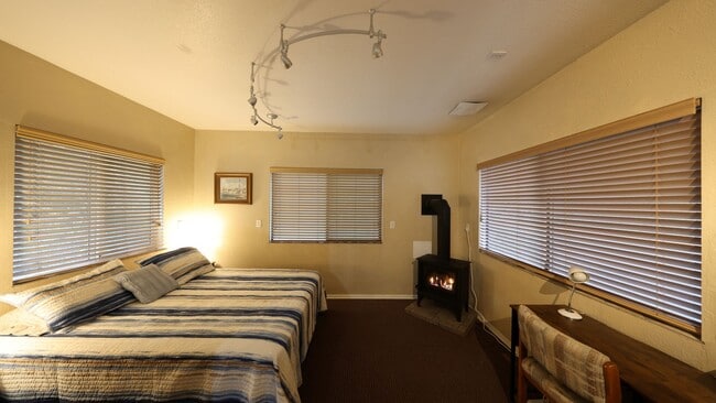 Foto del edificio - Studio - 1 Bath - Utilities Included - Shared Laundry