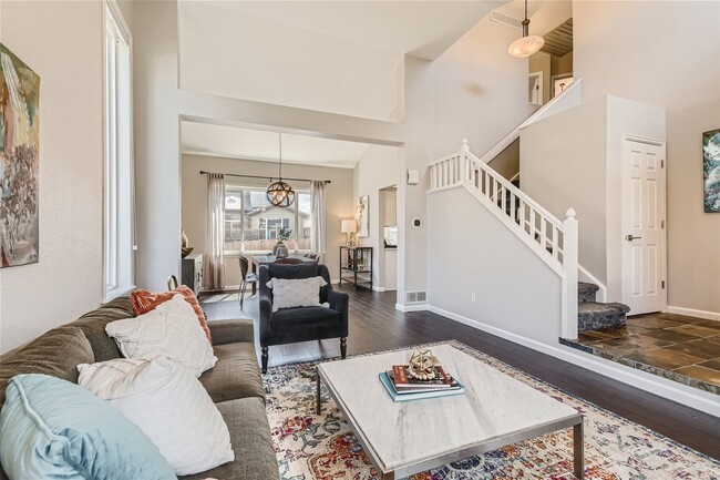 Foto del edificio - Beautifully Updated 3-Bedroom Home with Finished Basement in Gunbarrel