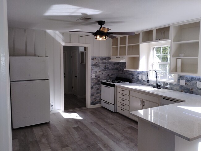 Cocina recién remodelada - 5412 Meandering Rd