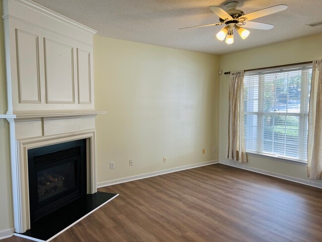 Foto del edificio - 205 Wellisford Ct