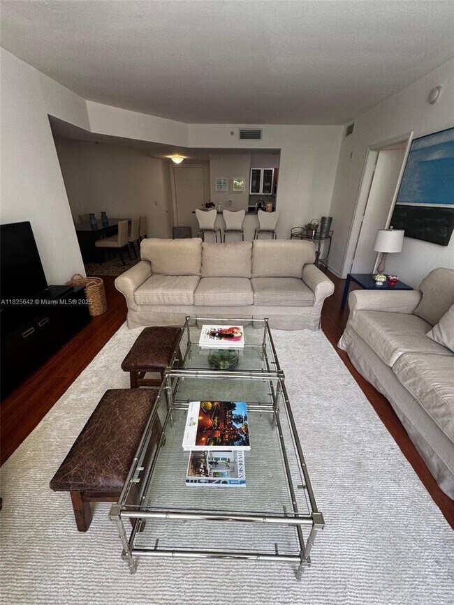 Foto del edificio - 2775 NE 187th St