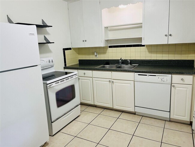 Building Photo - 1012 Alba Dr