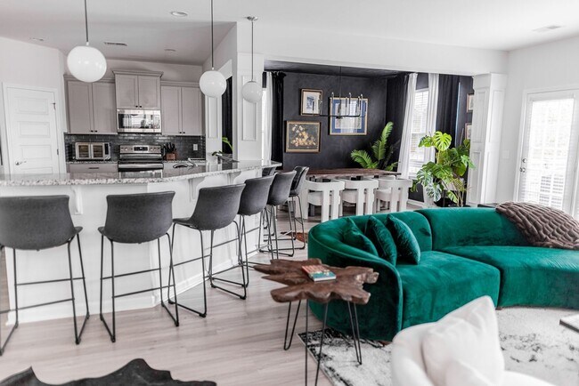 Foto del edificio - Spacious 4BR House in Elgin