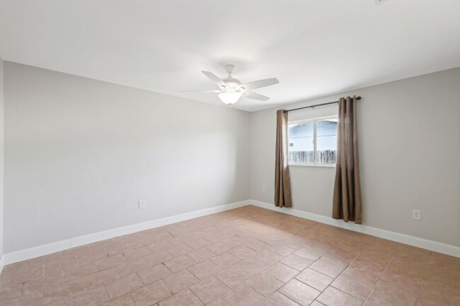 Foto del edificio - 4400 Pine Lake Rd