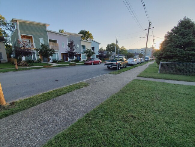 Foto del edificio - 525 Lilly Ave